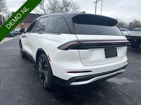 Used 2025 Lincoln Nautilus Reserve AWD/4WD image 8