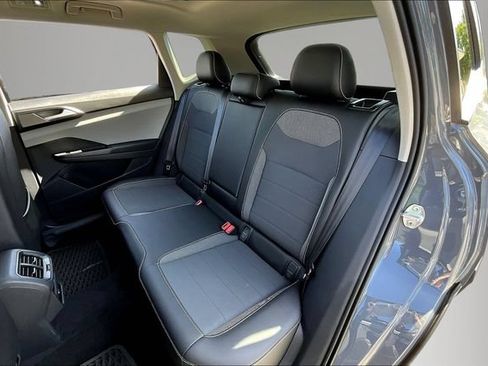 Certified 2023 Volkswagen Taos SE w/ Panoramic Sunroof Package FWD image 24