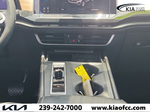 Used 2025 Volkswagen Atlas SE FWD image 20
