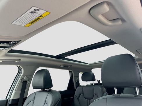 Certified 2025 Kia Sorento EX image 23