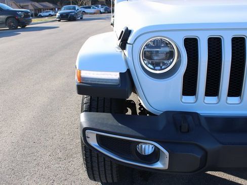 Used 2018 Jeep Wrangler Unlimited Sahara image 40