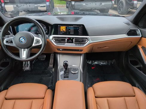 Used 2022 BMW 330e w/ M Sport Package RWD image 14