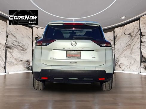 Used 2024 Nissan Rogue SV image 5