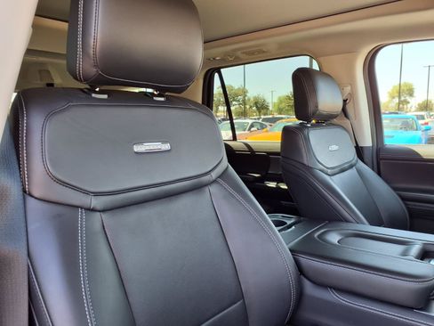 Certified 2025 Ford Expedition Platinum AWD/4WD image 12