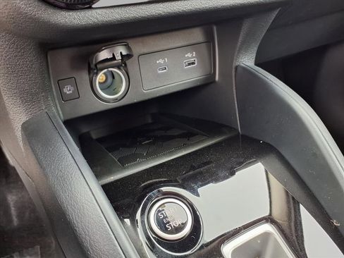 New 2025 Nissan Versa SR w/ Trunk Package FWD image 8