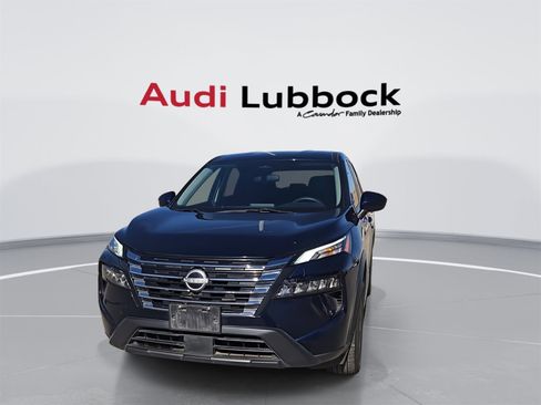 Used 2024 Nissan Rogue SV image 3