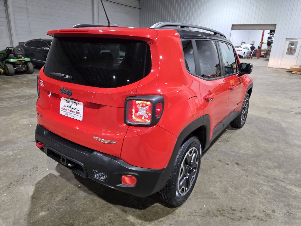 Used 2016 Jeep Renegade Trailhawk w/ Cold Weather Group AWD/4WD image 10