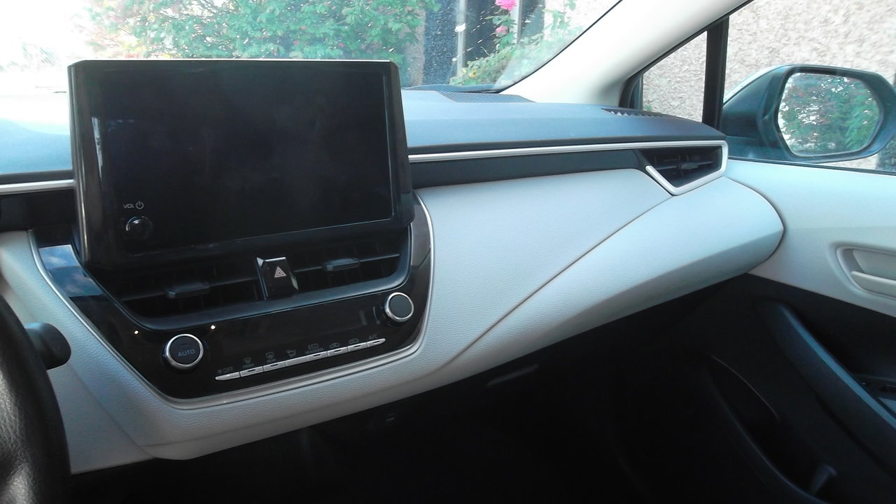 Used 2024 Toyota Corolla LE FWD image 11