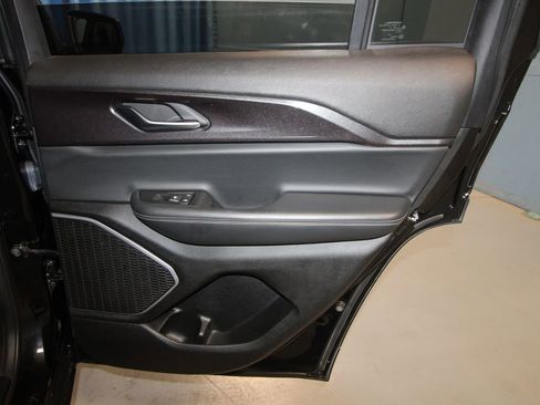 Used 2022 Jeep Grand Cherokee Laredo w/ Luxury Tech Group I image 25