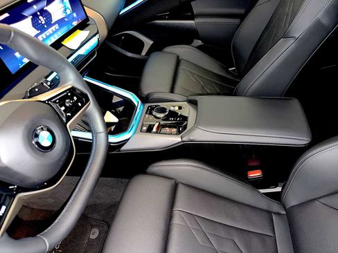 Certified 2025 BMW X3 xDrive30i w/ Convenience Package image 18