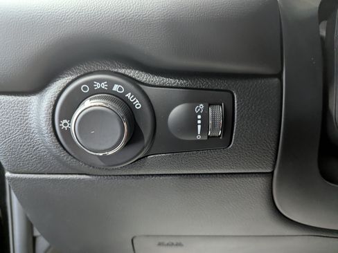 Used 2025 Dodge Durango GT AWD/4WD image 17