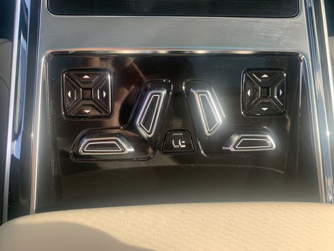 Used 2023 Audi A8 L 3.0T image 35