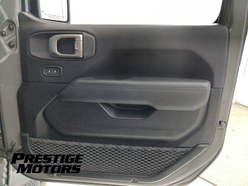 Used 2020 Jeep Wrangler Unlimited Sahara AWD/4WD image 27