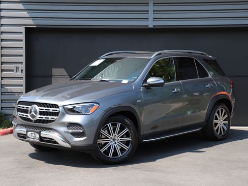 Used 2025 Mercedes-Benz GLE 450e 4MATIC image 1