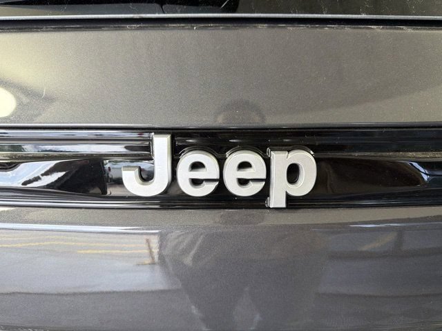 New 2026 Jeep Grand Cherokee Limited w/ Trailer Tow Package AWD/4WD image 9