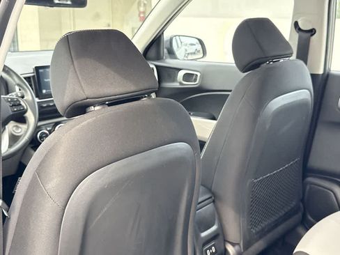 Used 2025 Hyundai Venue SEL FWD image 23