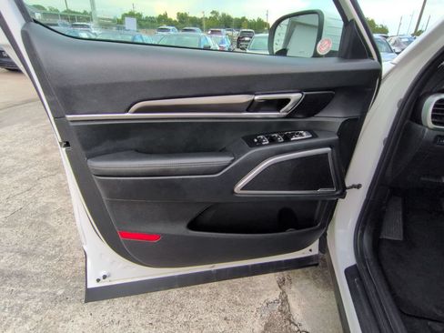 Used 2025 Kia Telluride S FWD image 11