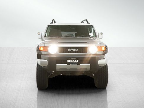 Used 2011 Toyota FJ Cruiser 4WD w/ Upgrade Pkg image 8