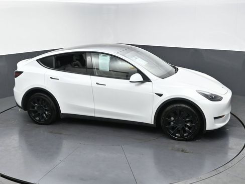 Used 2022 Tesla Model Y Long Range image 47