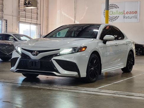 Used 2024 Toyota Camry XSE FWD image 4