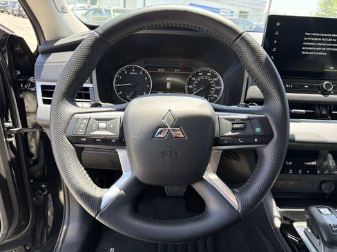 Used 2025 Mitsubishi Outlander SE FWD image 9