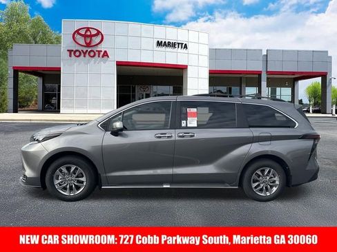 New 2026 Toyota Sienna XLE image 2