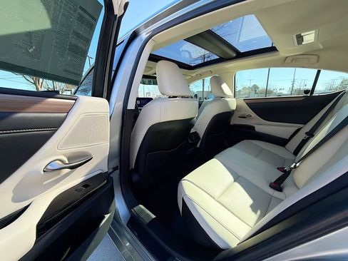 Used 2023 Lexus ES 350 w/ Premium Package image 37