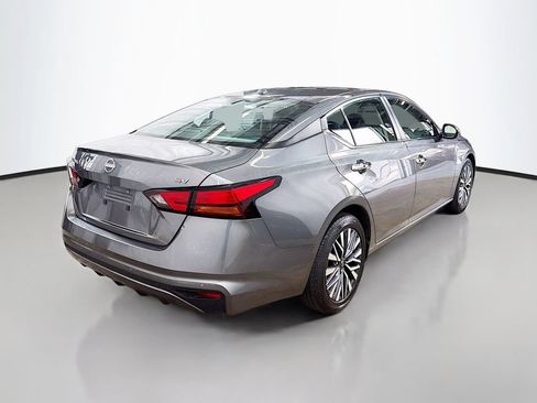 Used 2024 Nissan Altima 2.5 SV FWD image 9