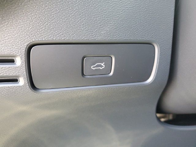Used 2024 Volvo XC40 B5 Plus w/ Protection Package Premier AWD/4WD image 25