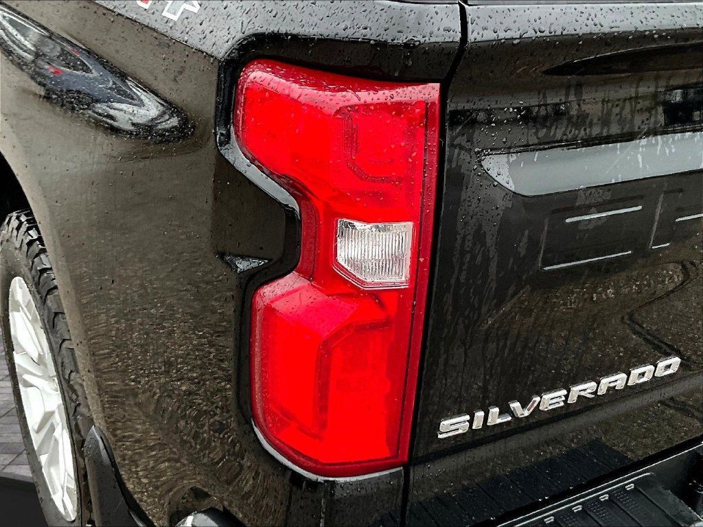 Used 2022 Chevrolet Silverado 1500 LTZ w/ LTZ Premium Package AWD/4WD image 26