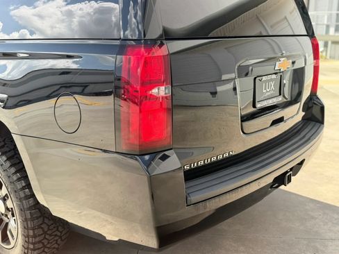 Used 2020 Chevrolet Suburban LT RWD image 12