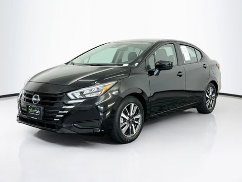 Used 2025 Nissan Versa SV FWD image 3