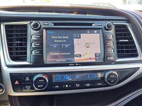 Used 2014 Toyota Highlander XLE FWD image 16