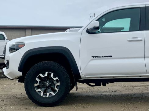 Used 2023 Toyota Tacoma TRD Off-Road w/ Technology Package image 10