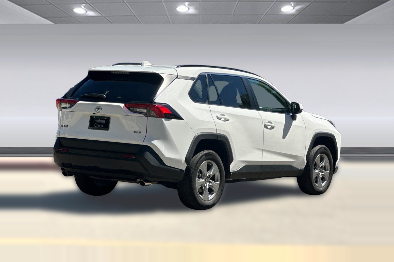 Used 2024 Toyota RAV4 XLE w/ Convenience Package FWD image 9