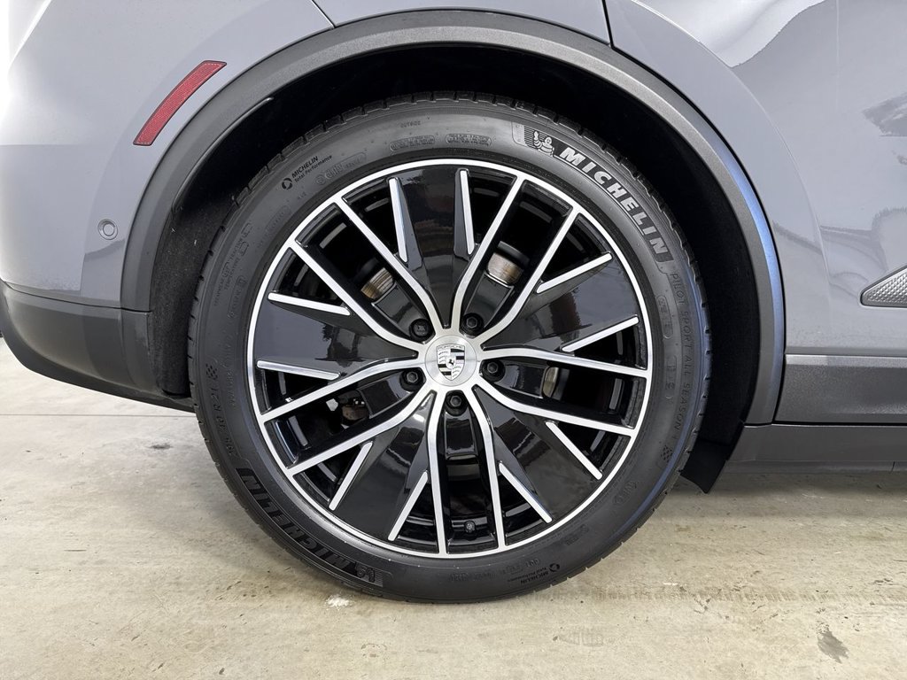 Certified 2025 Porsche Macan Electric RWD image 16