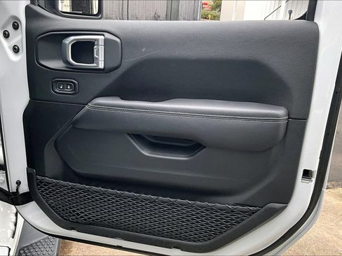 Used 2022 Jeep Wrangler Unlimited Sahara 4xe image 28