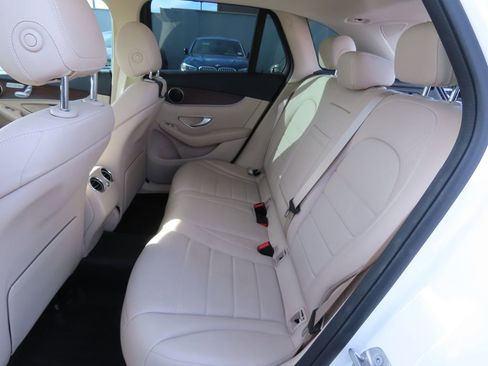 Used 2020 Mercedes-Benz GLC 300 4MATIC image 11