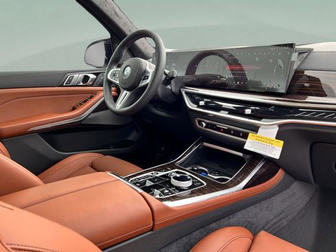 Used 2026 BMW X7 M60i image 27