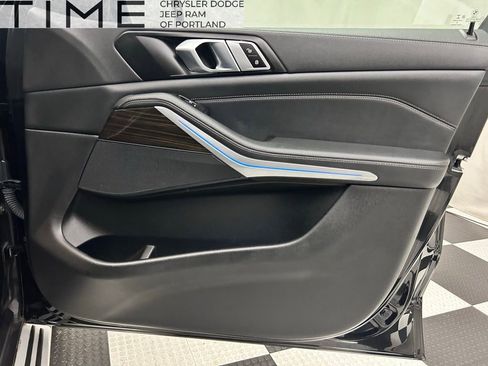 Used 2023 BMW X5 xDrive45e image 16