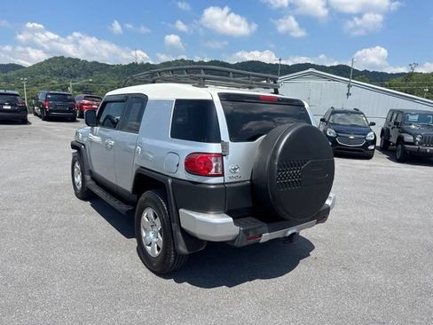 Used 2007 Toyota FJ Cruiser 4WD w/ Upgrade Pkg 2 image 6
