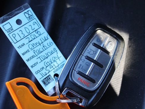 Used 2018 Chrysler Pacifica Touring-L w/ Premium Audio Group image 37