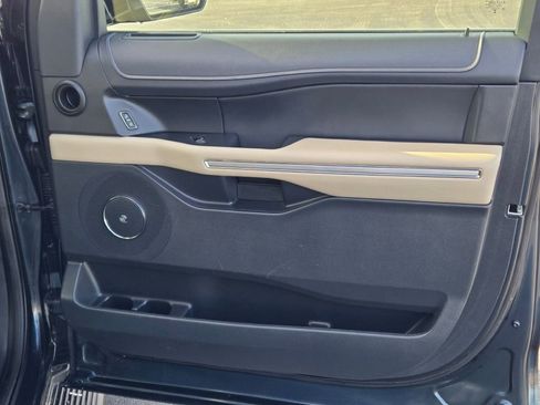 Used 2024 Ford Expedition Limited image 5