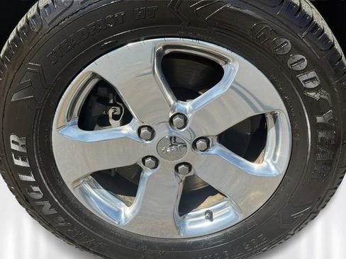 Used 2013 Jeep Grand Cherokee Overland Summit AWD/4WD image 12