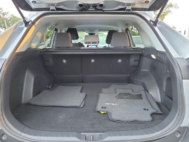 Used 2024 Toyota RAV4 XLE AWD/4WD image 5
