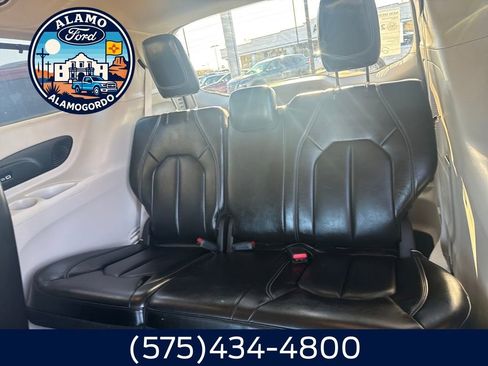 Used 2023 Chrysler Pacifica Touring-L w/ Uconnect Theater Family Group AWD/4WD image 12