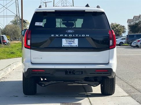 New 2025 Ford Expedition Active image 5