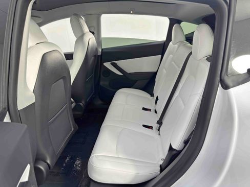 Used 2021 Tesla Model Y Long Range image 41