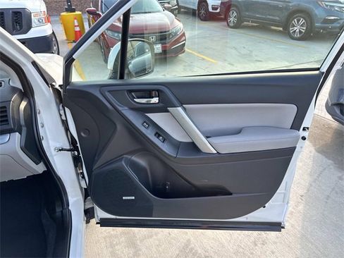 Used 2015 Subaru Forester 2.5i Touring w/ Eyesight & Navigation System image 13