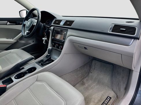 Used 2015 Volkswagen Passat TDI SE FWD image 30